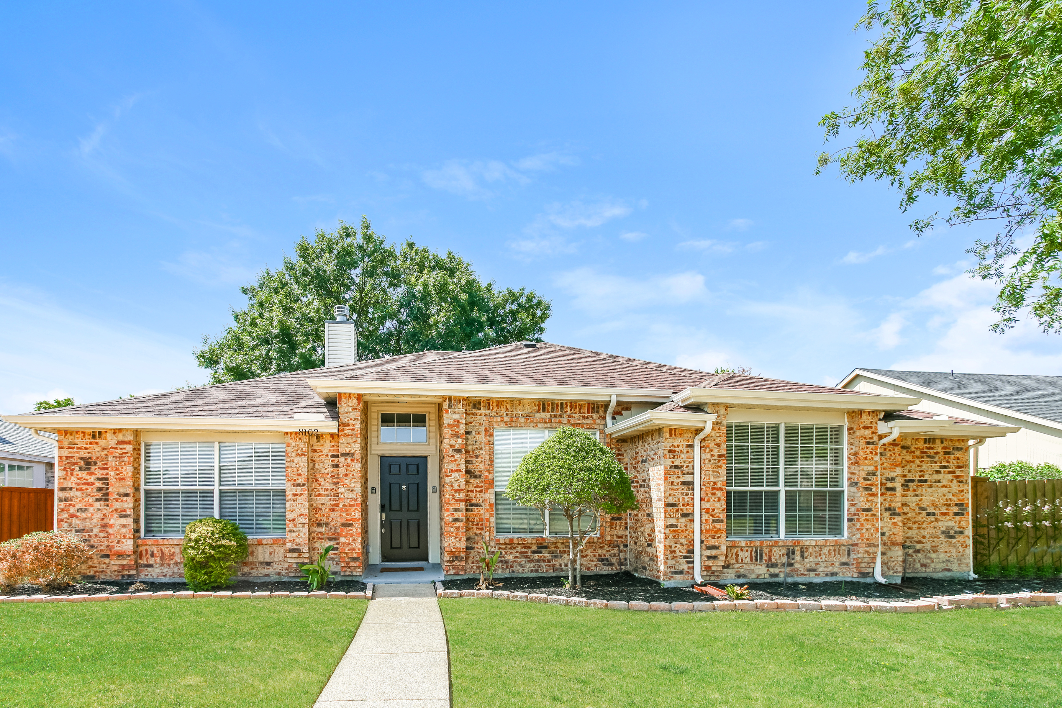 8102 LAKE BEND DR ROWLETT, TX 75088